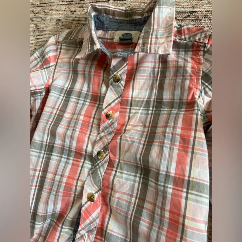 Old Navy Gray and Pink Button Down Shirt